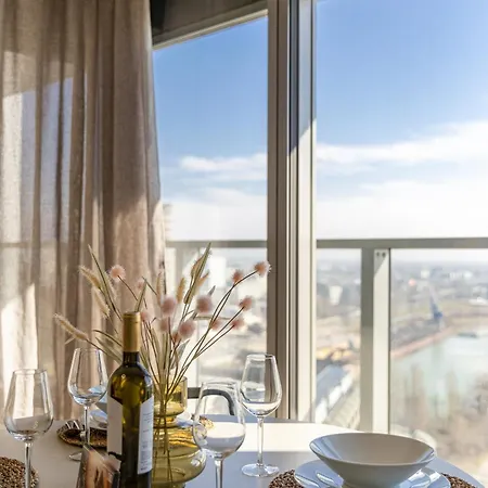Eurovea Tower Retreat With Parking Daire Bratislava