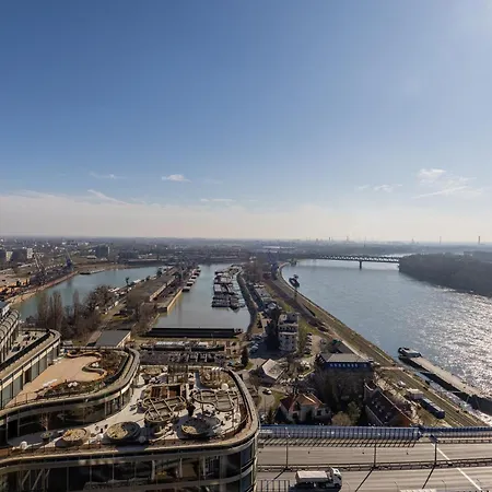 Eurovea Tower Retreat With Parking *