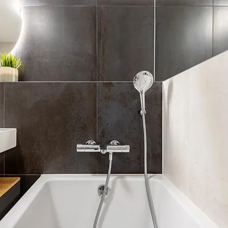 Eurovea Tower Retreat With Parking Apartament *