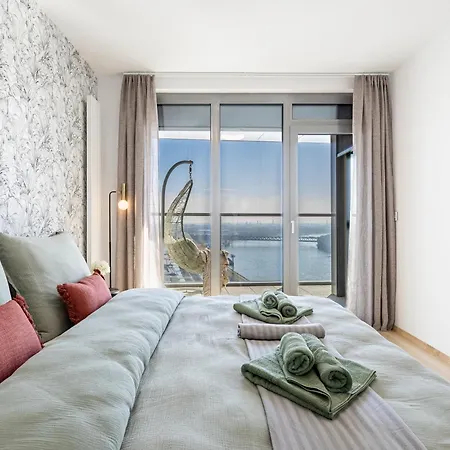 Eurovea Tower Retreat With Parking *