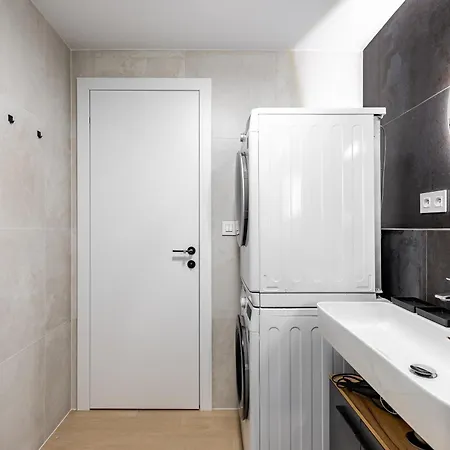 Eurovea Tower Retreat With Parking