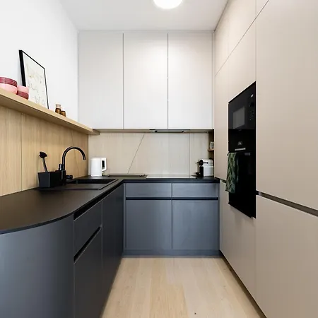 Eurovea Tower Retreat With Parking *
