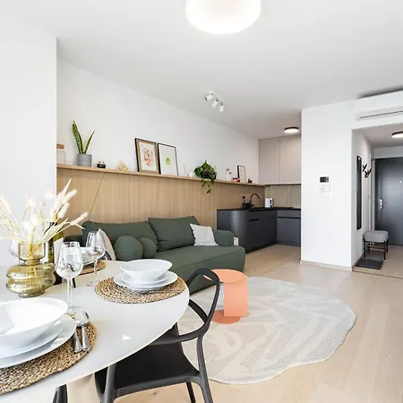Eurovea Tower Retreat With Parking Apartament